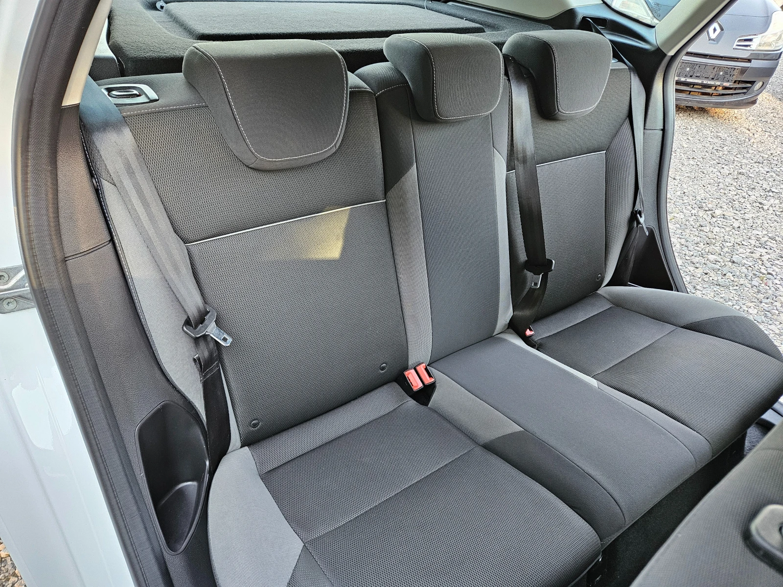 Ford Focus 1.6TDCI, снимка 14 - Автомобили и джипове - 55055711