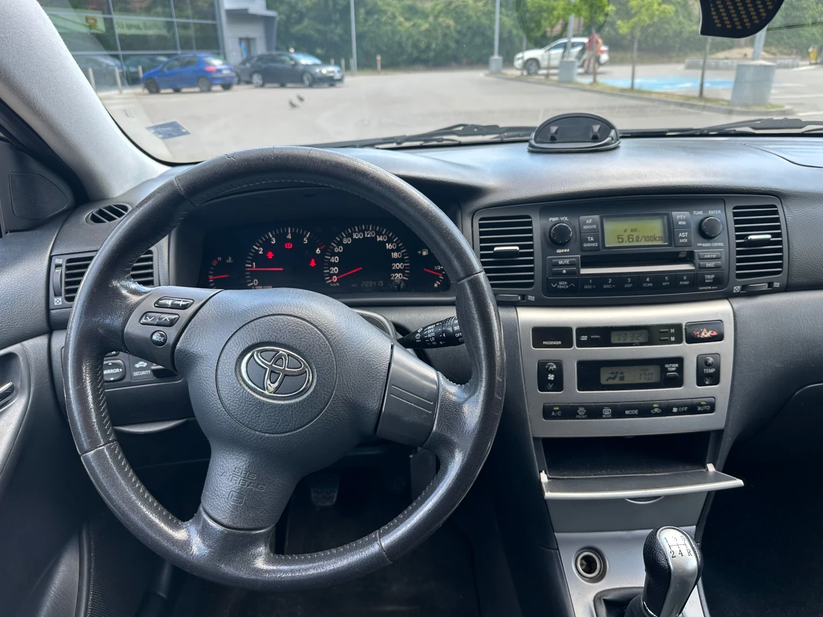Toyota Corolla D-4D, снимка 15 - Автомобили и джипове - 55233406