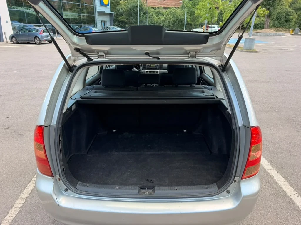 Toyota Corolla D-4D, снимка 7 - Автомобили и джипове - 55233406