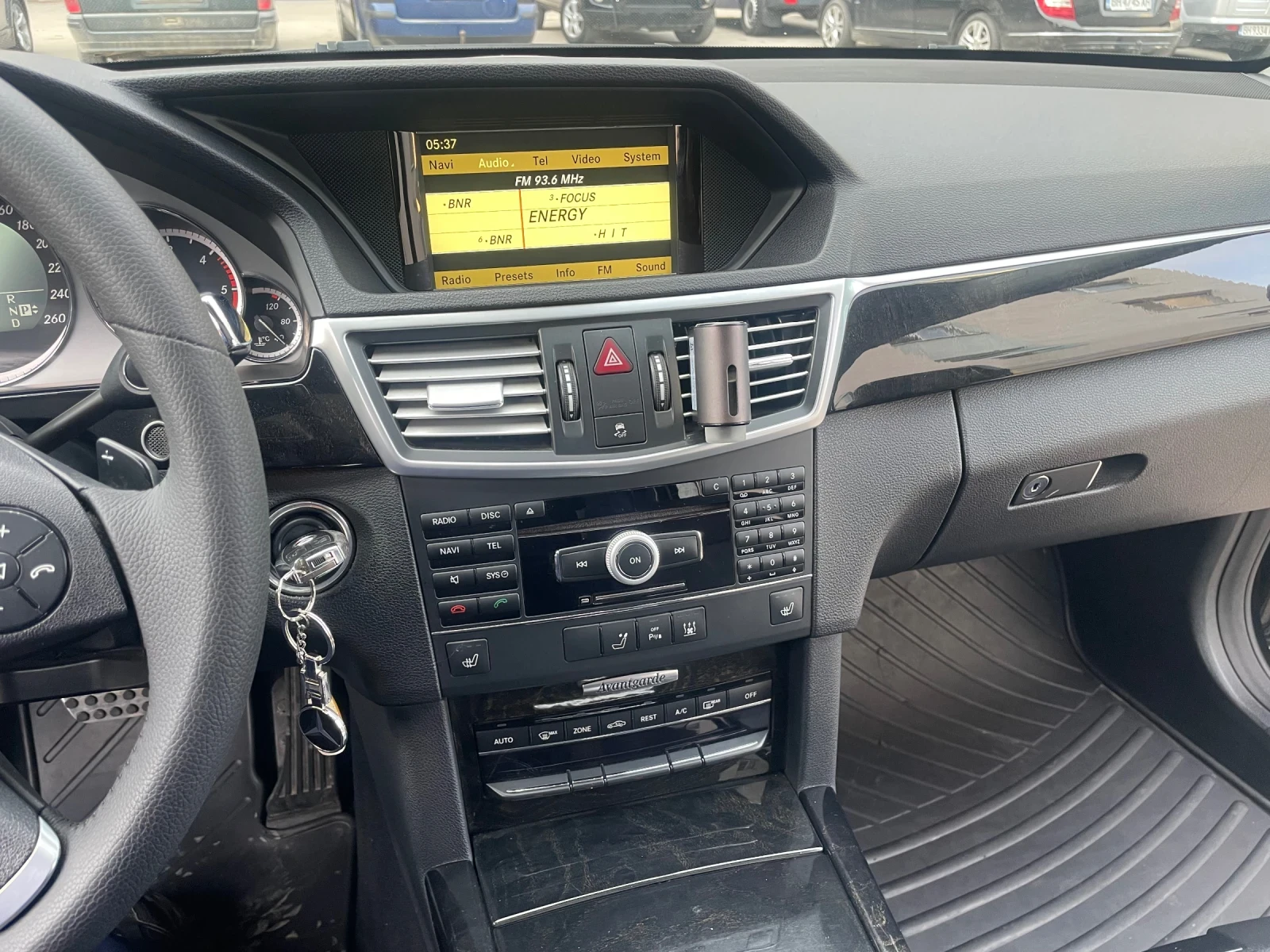 Mercedes-Benz E 350, снимка 9 - Автомобили и джипове - 56117973