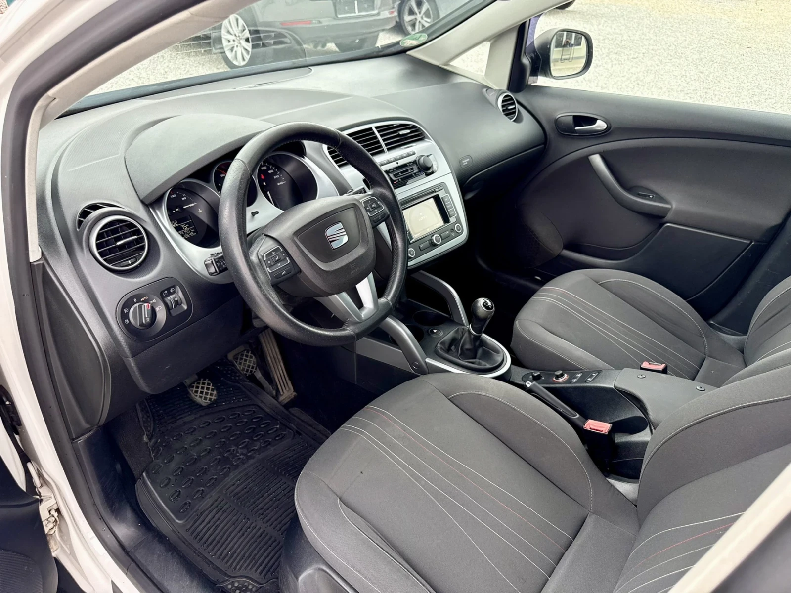 Seat Altea XL 2.0 TDI 2011г, снимка 5 - Автомобили и джипове - 56182934