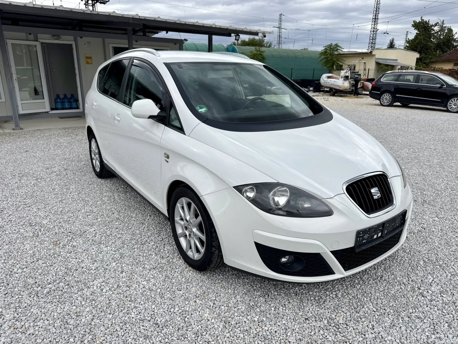 Seat Altea XL 2.0 TDI 2011г, снимка 2 - Автомобили и джипове - 56182934