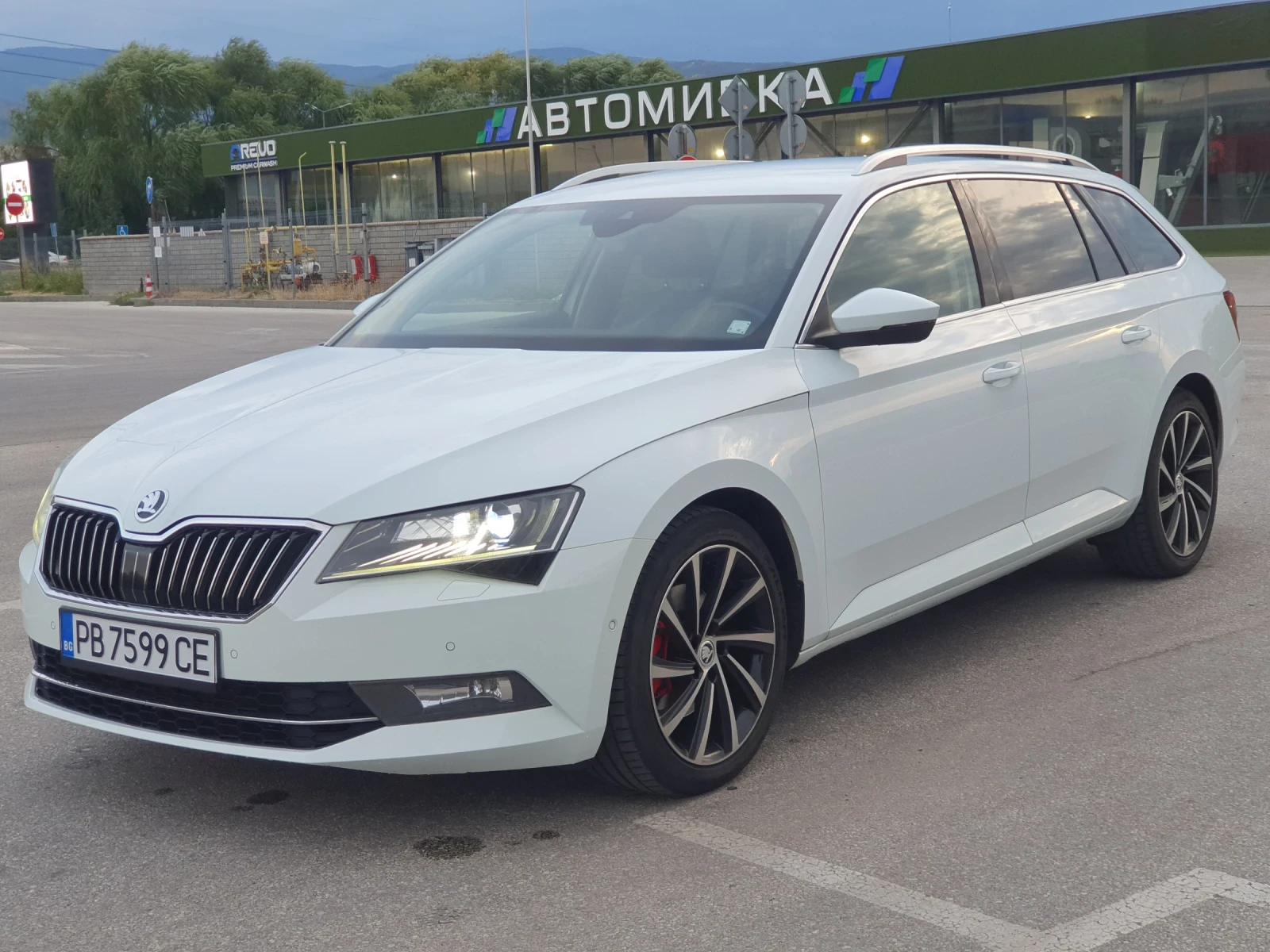 Skoda Superb 2.0tdi Style 4x4 190k.с, снимка 7 - Автомобили и джипове - 56226841