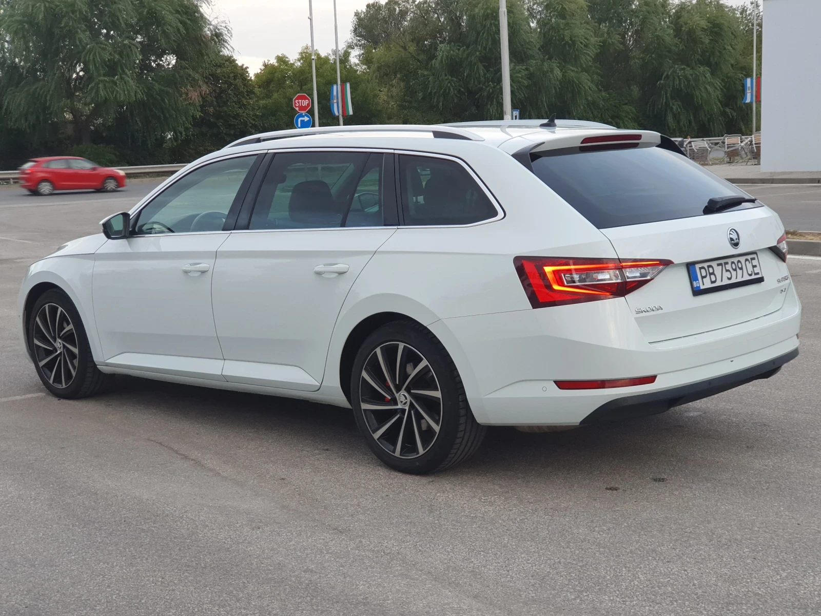 Skoda Superb 2.0tdi Style 4x4 190k.с, снимка 8 - Автомобили и джипове - 56226841