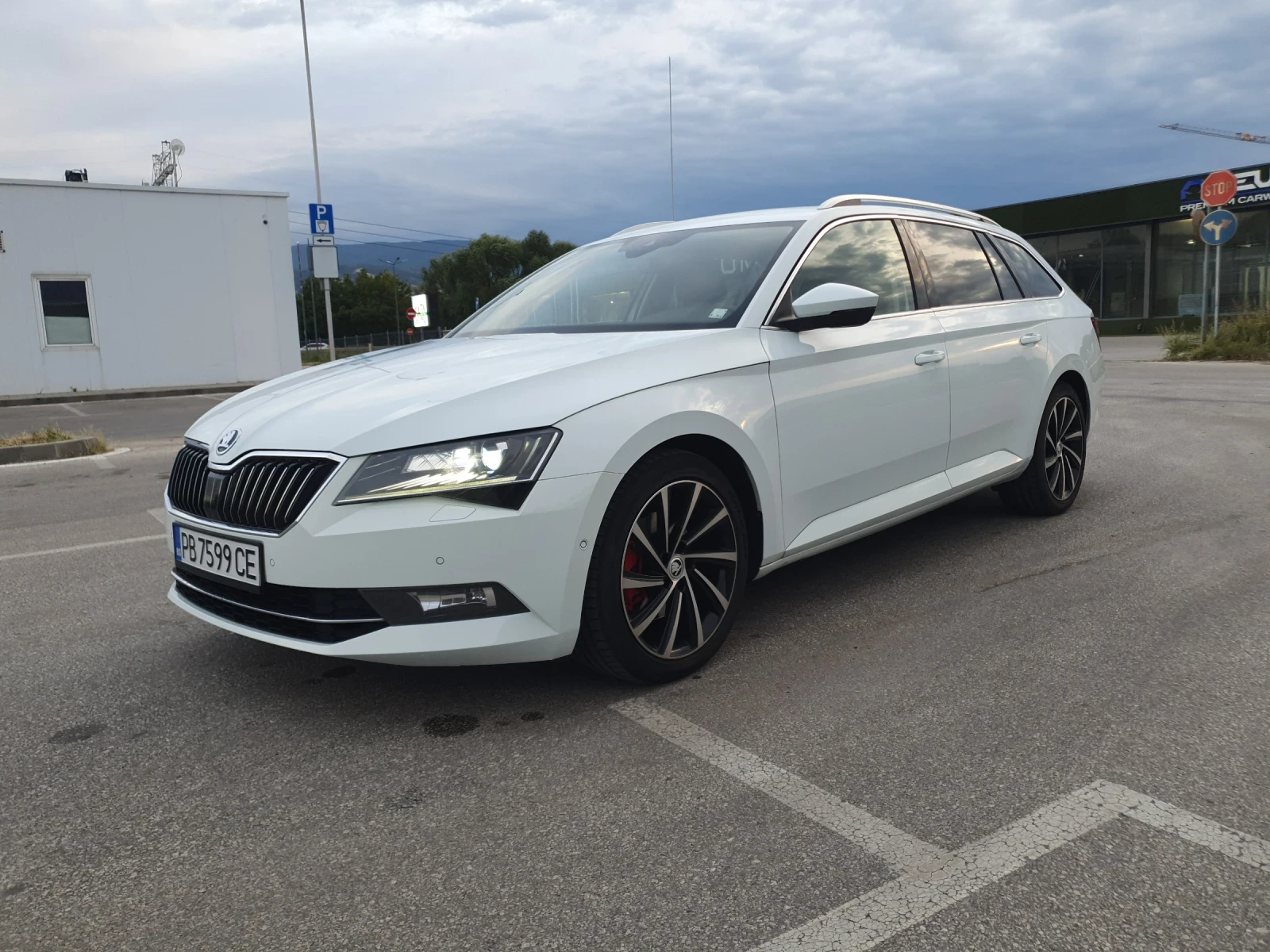 Skoda Superb 2.0tdi Style 4x4 190k.с, снимка 4 - Автомобили и джипове - 56226841