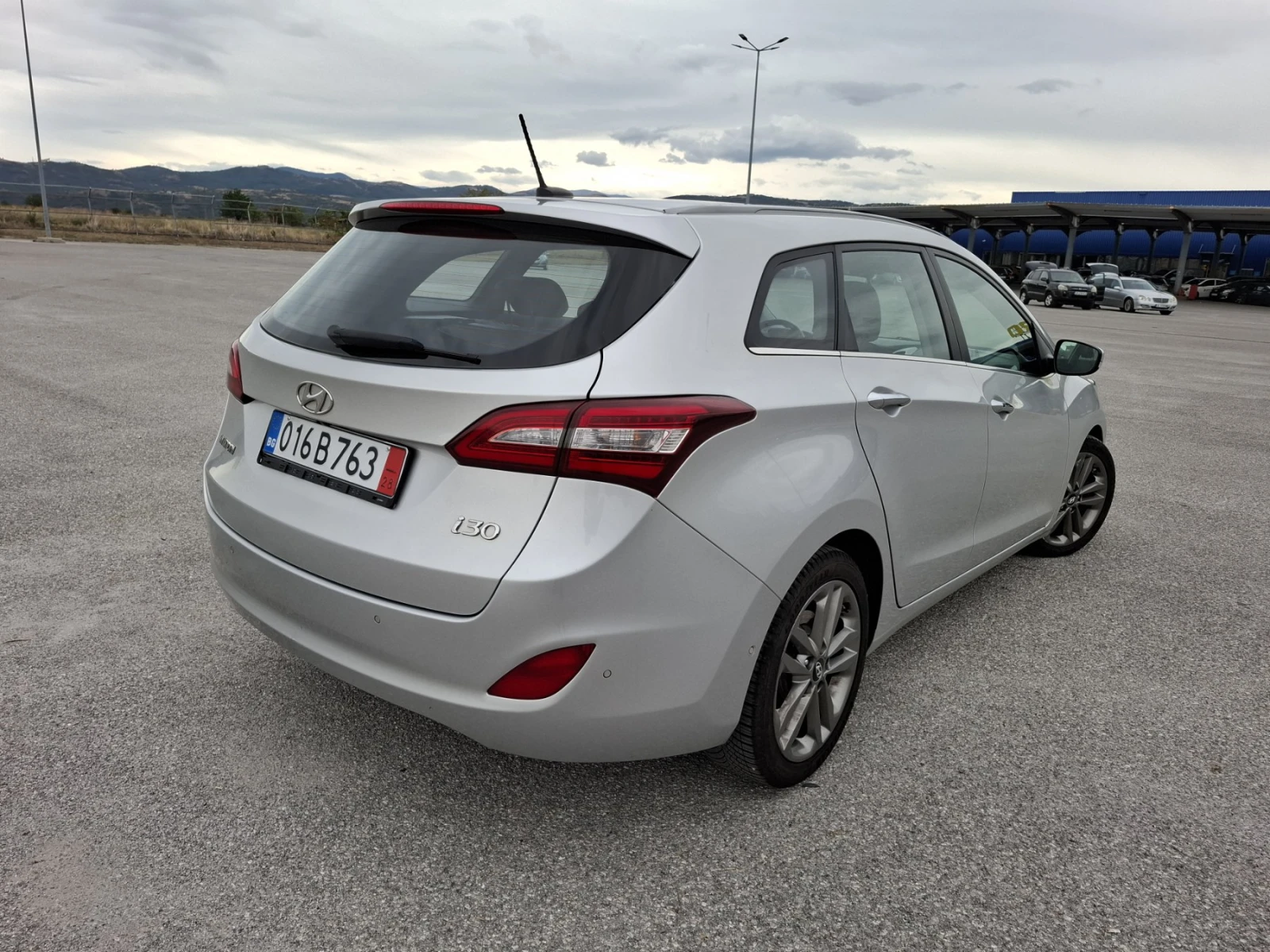 Hyundai I30 1.6CRDi* Premium* Camera* Navi* Keyless* Face* 6ск, снимка 3 - Автомобили и джипове - 56252684