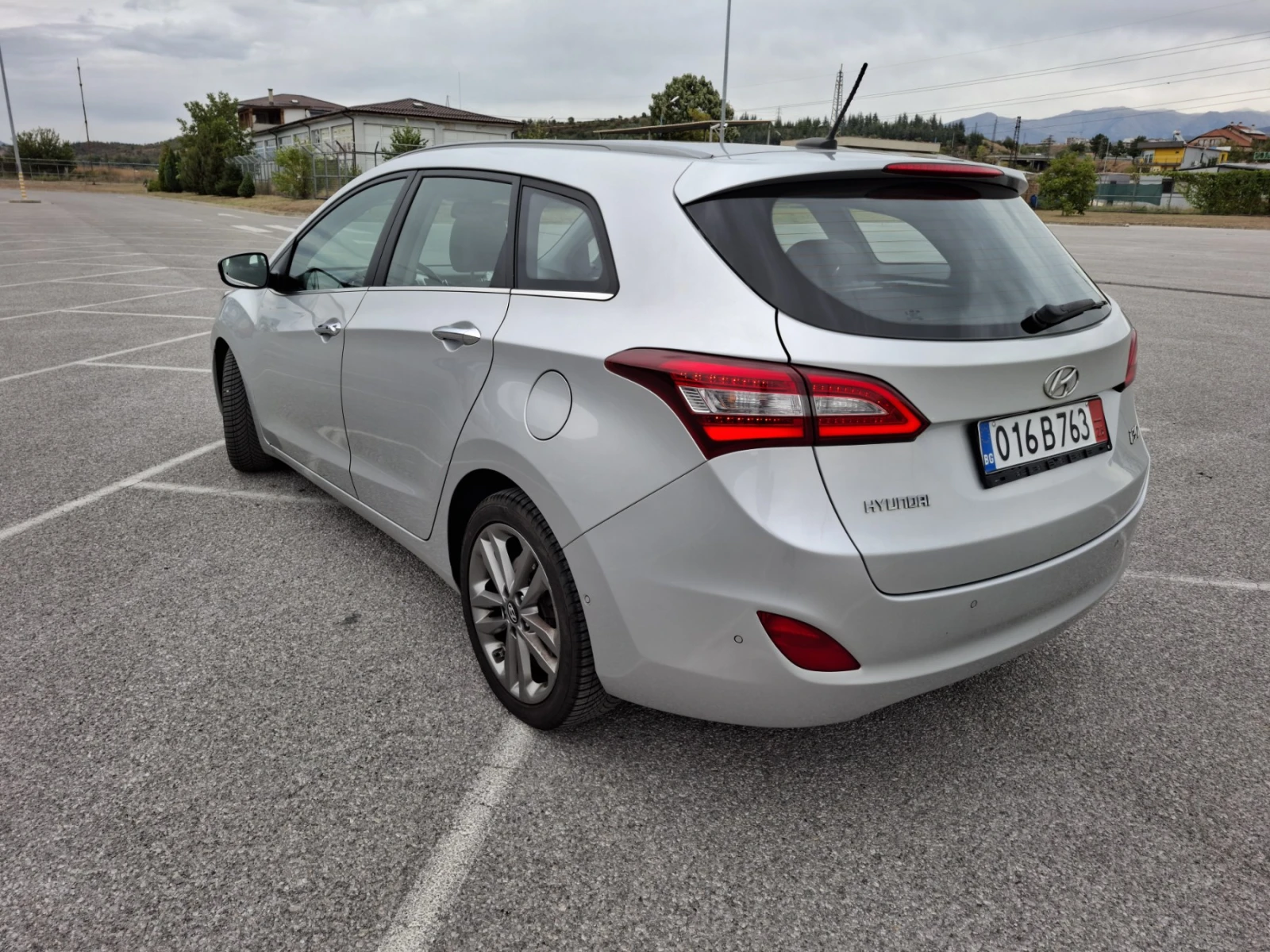 Hyundai I30 1.6CRDi* Premium* Camera* Navi* Keyless* Face* 6ск, снимка 4 - Автомобили и джипове - 56252684