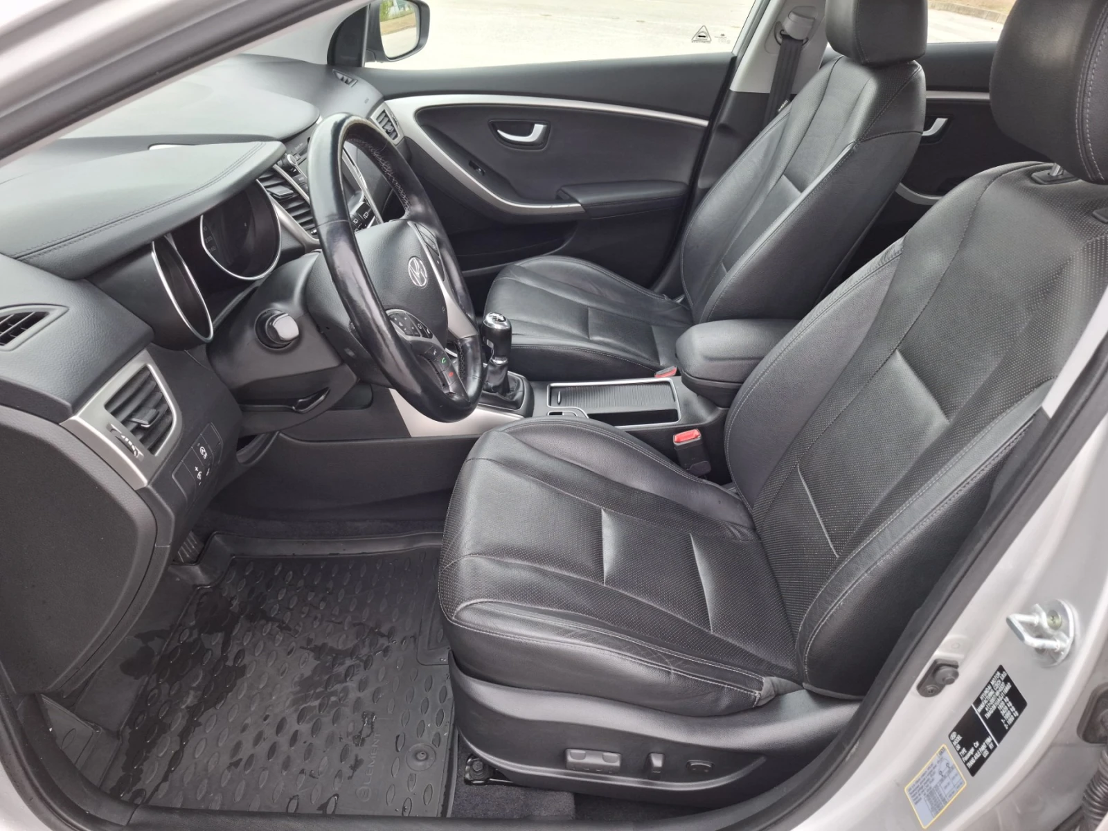 Hyundai I30 1.6CRDi* Premium* Camera* Navi* Keyless* Face* 6ск, снимка 7 - Автомобили и джипове - 56252684