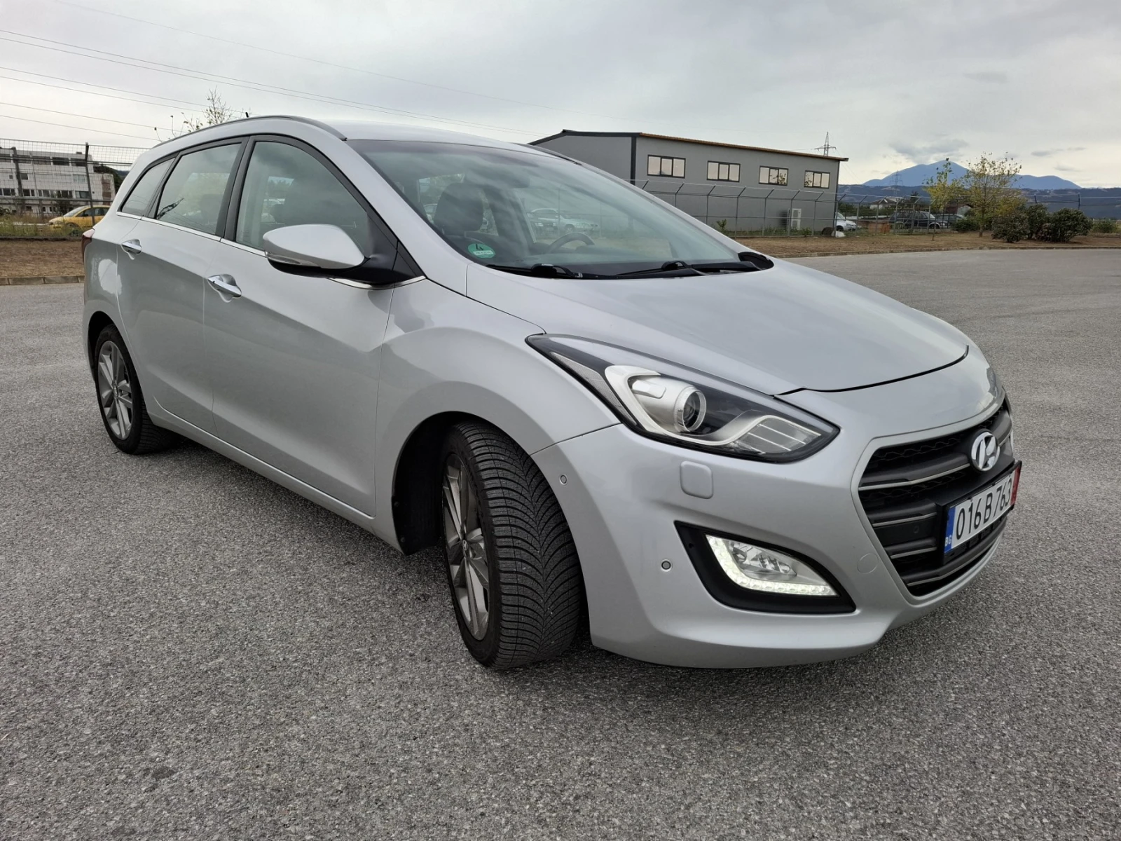 Hyundai I30 1.6CRDi* Premium* Camera* Navi* Keyless* Face* 6ск, снимка 5 - Автомобили и джипове - 56252684