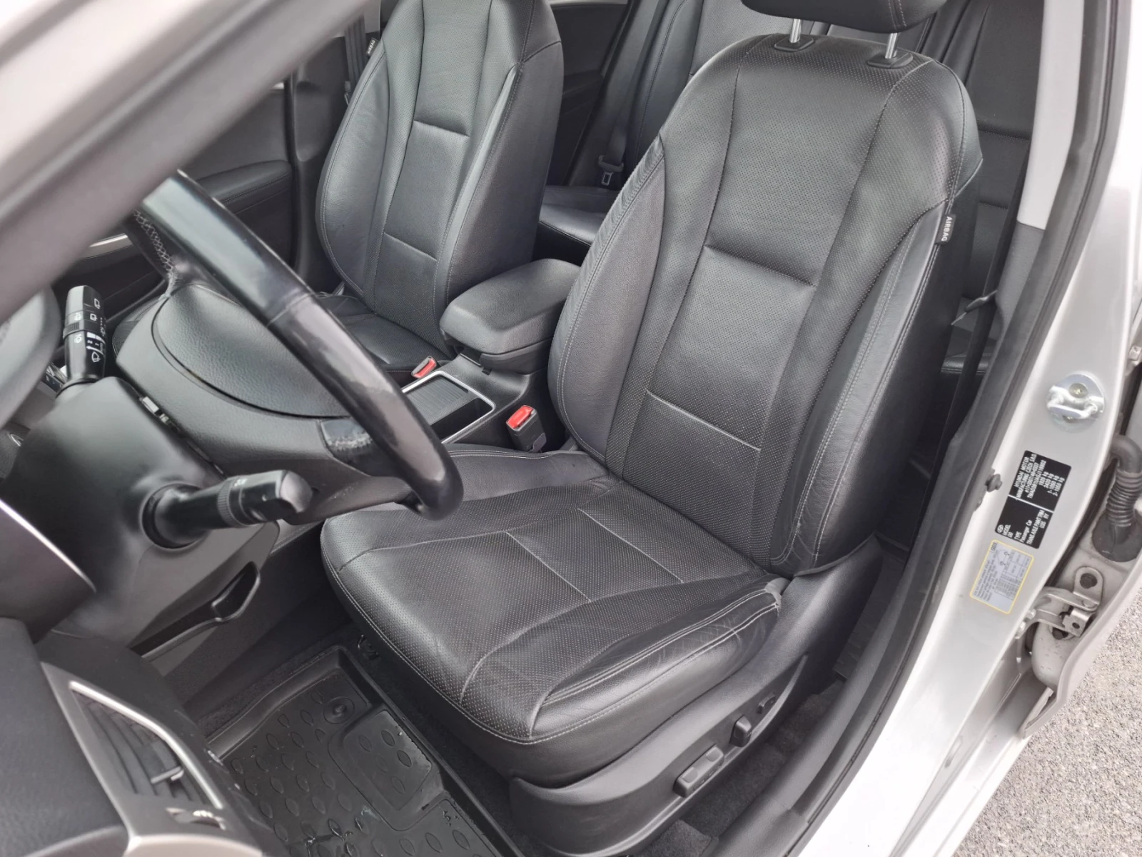 Hyundai I30 1.6CRDi* Premium* Camera* Navi* Keyless* Face* 6ск, снимка 6 - Автомобили и джипове - 56252684