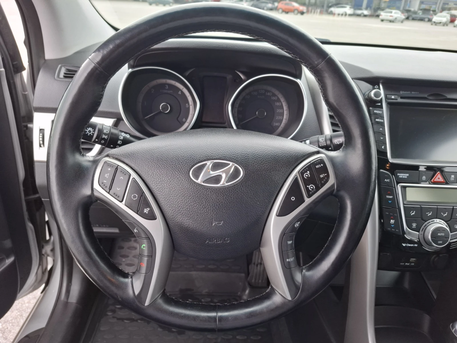 Hyundai I30 1.6CRDi* Premium* Camera* Navi* Keyless* Face* 6ск, снимка 16 - Автомобили и джипове - 56252684