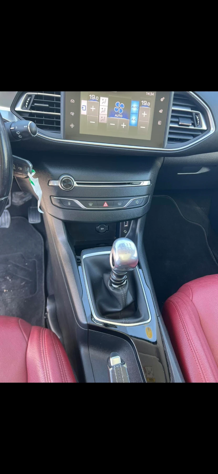 Peugeot 308 1.6HDI | Панорама | Кожа | Подгрев | Реални км, снимка 13 - Автомобили и джипове - 56253642