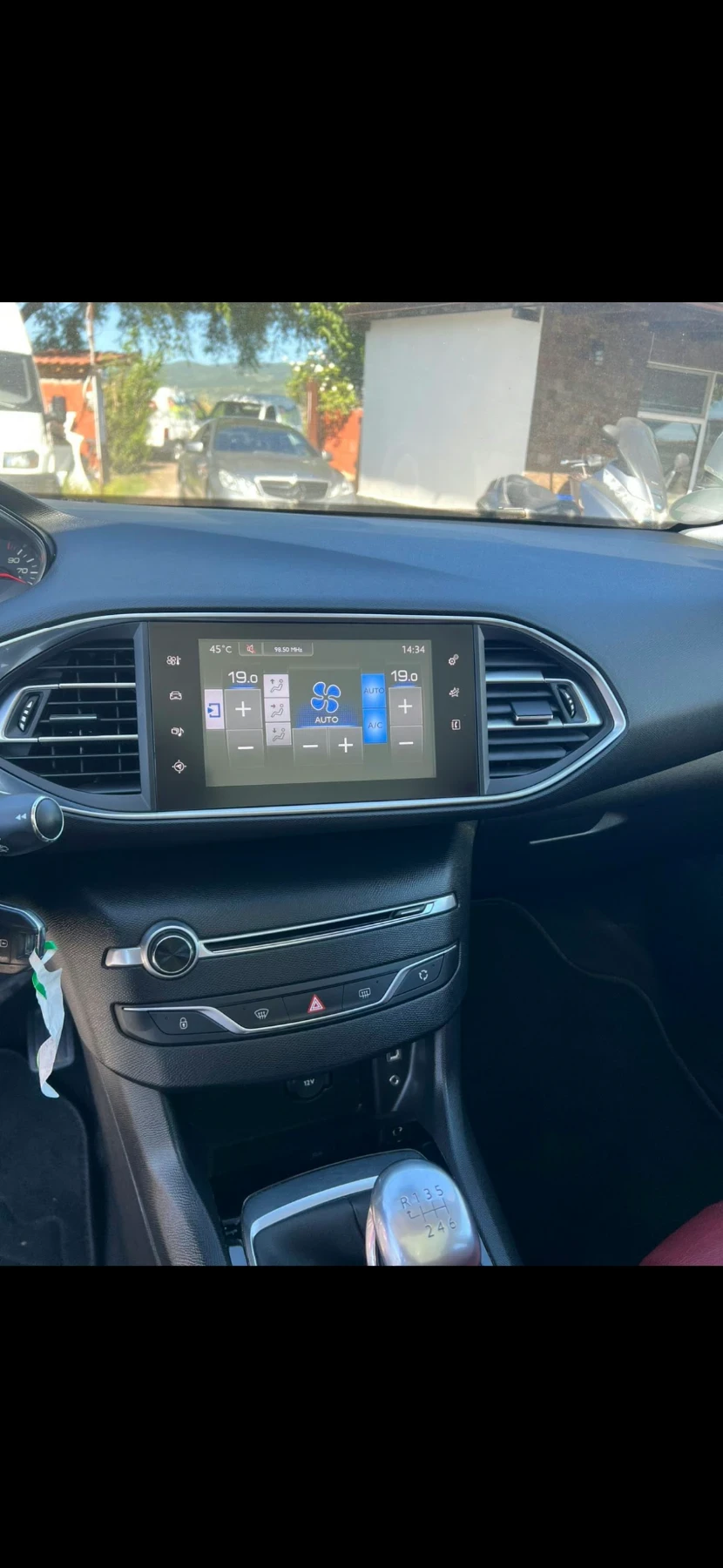 Peugeot 308 1.6HDI | Панорама | Кожа | Подгрев | Реални км, снимка 7 - Автомобили и джипове - 56253642
