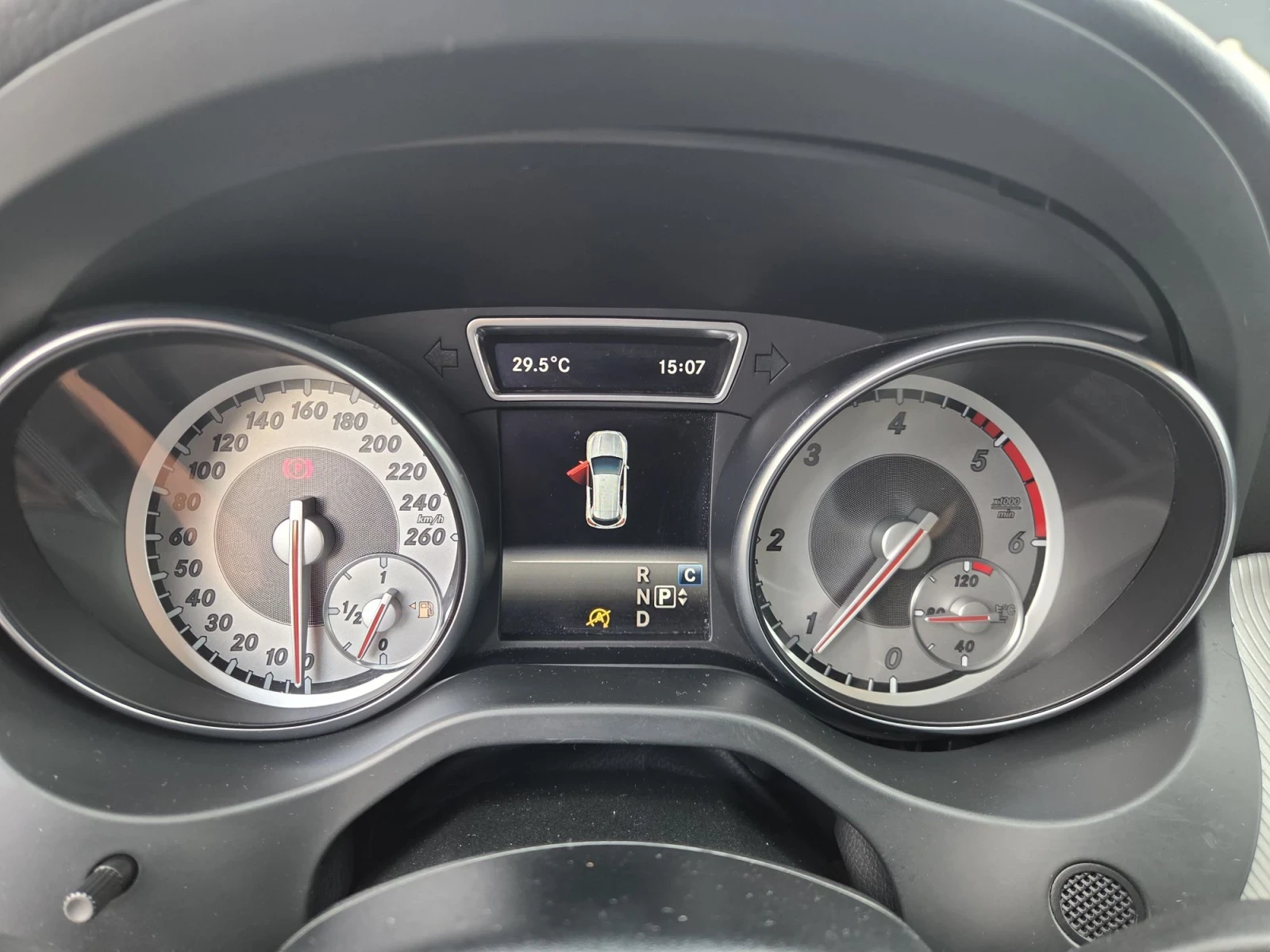 Mercedes-Benz GLA 180 cdi, снимка 12 - Автомобили и джипове - 56733216