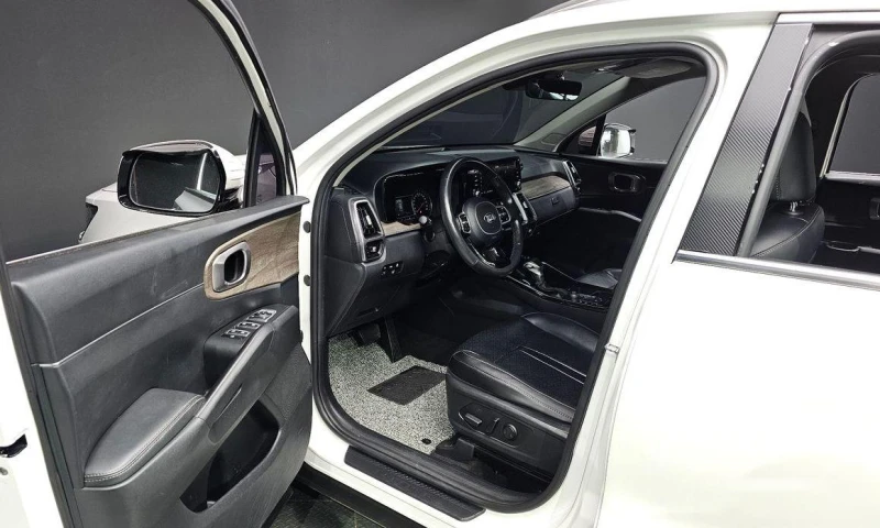 Kia Sorento Diesel 2.2 2WD * НАЙ-ДОБРА ЦЕНА В БЪЛГАРИЯ* , снимка 9 - Автомобили и джипове - 51966380