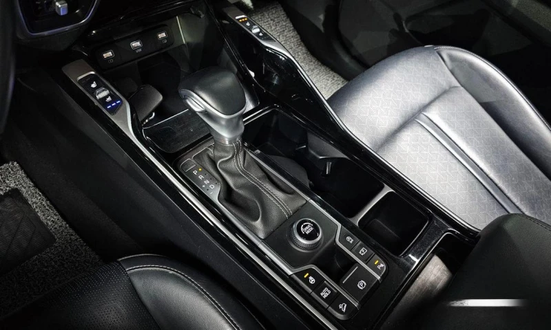 Kia Sorento Diesel 2.2 2WD * НАЙ-ДОБРА ЦЕНА В БЪЛГАРИЯ* , снимка 8 - Автомобили и джипове - 51966380