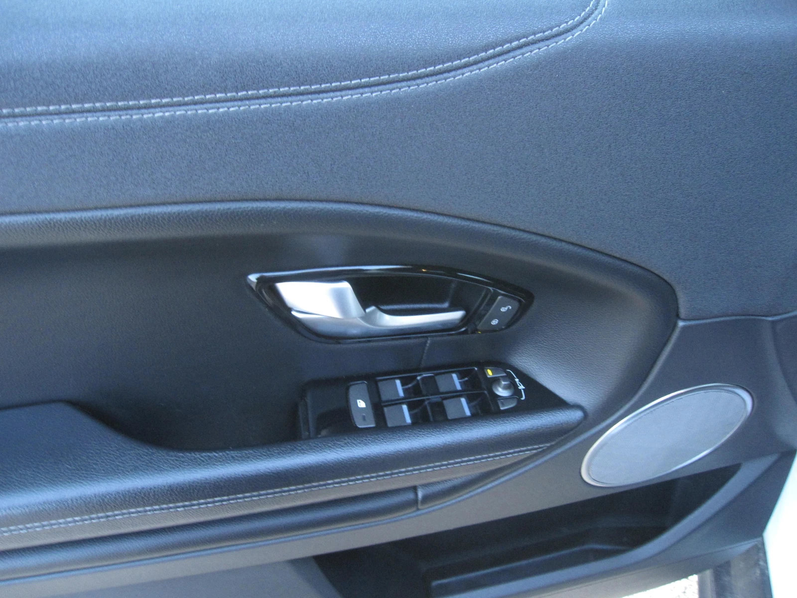 Land Rover Evoque 2, 0D, LUX, 4x4, Подгрев - изображение 9