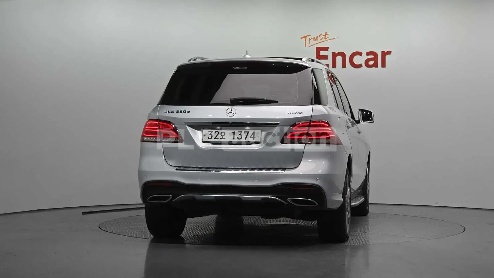 Mercedes-Benz GLE 350 4MATIC !AMG LINE! ОБДУХ/ПОДГРЕВ/ПАНОРАМА/КАМЕРИ, снимка 4 - Автомобили и джипове - 55236713