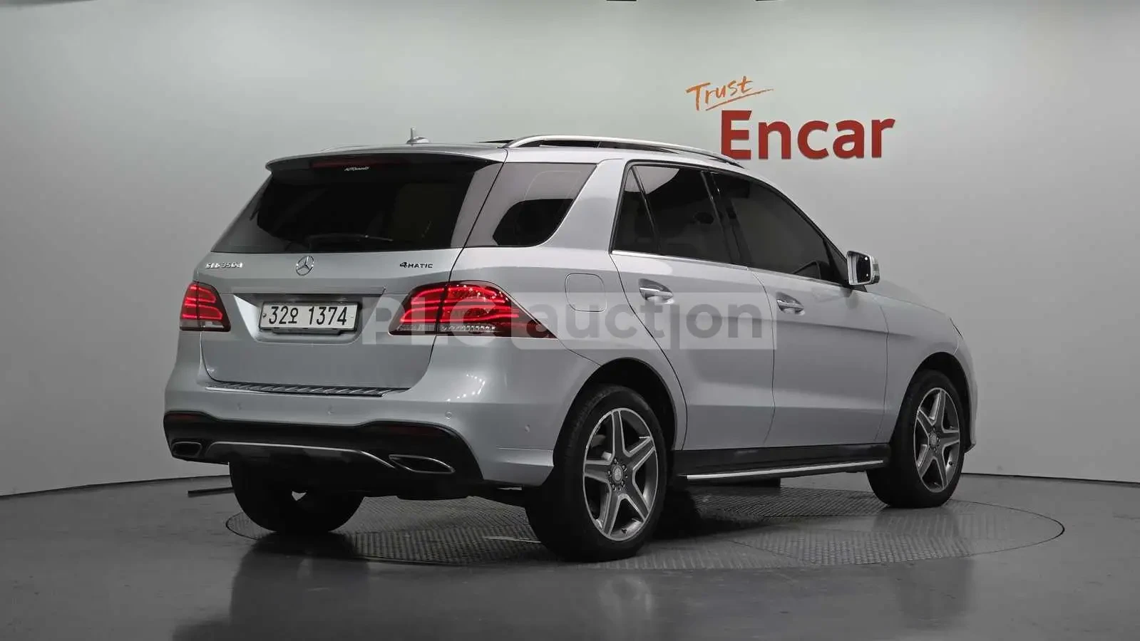 Mercedes-Benz GLE 350 4MATIC !AMG LINE! ОБДУХ/ПОДГРЕВ/ПАНОРАМА/КАМЕРИ, снимка 2 - Автомобили и джипове - 55236713