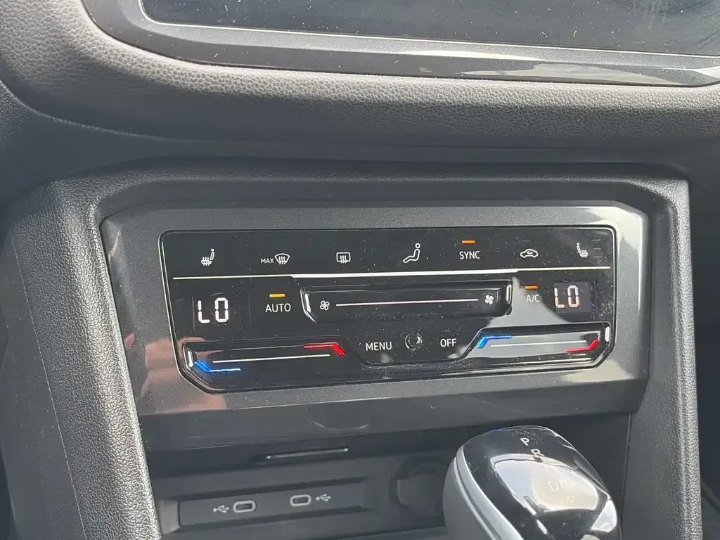 VW Tiguan 4Motion, снимка 16 - Автомобили и джипове - 55379501