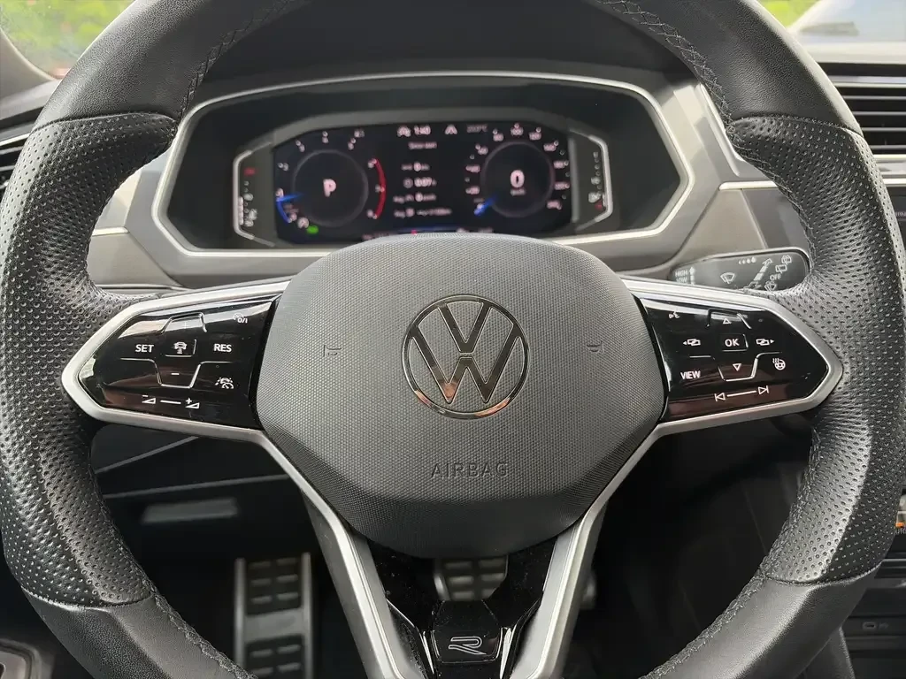 VW Tiguan 4Motion, снимка 14 - Автомобили и джипове - 55379501