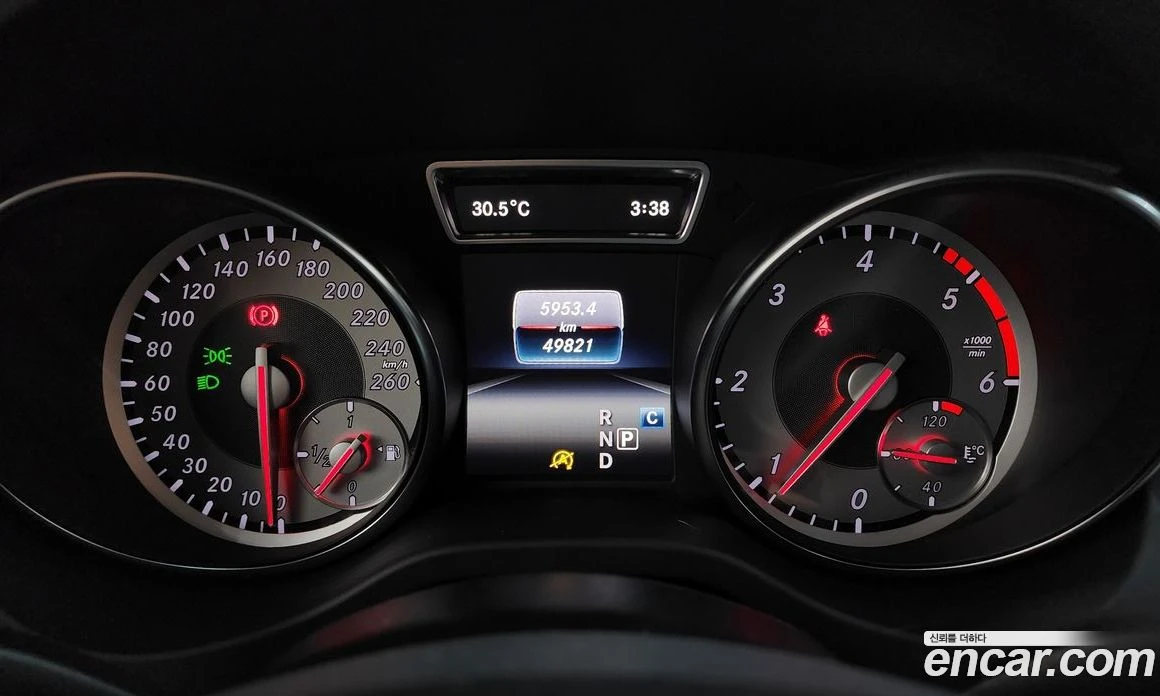 Mercedes-Benz GLA GLA200 d, снимка 8 - Автомобили и джипове - 56122071