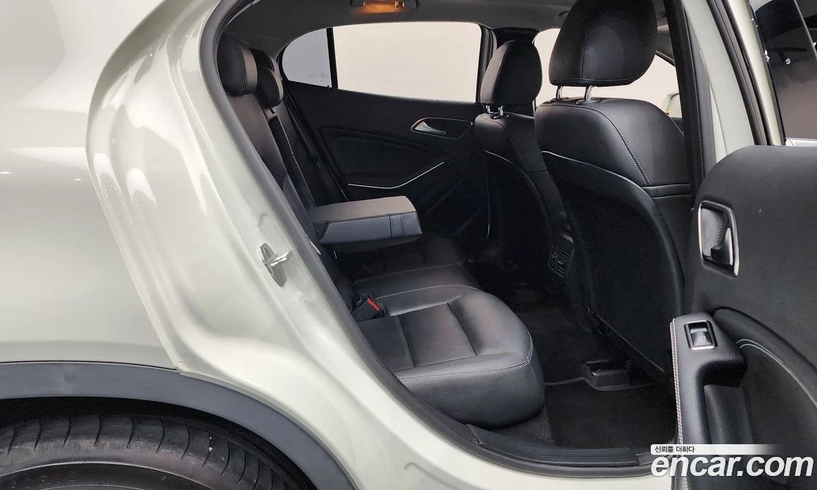 Mercedes-Benz GLA GLA200 d, снимка 12 - Автомобили и джипове - 56122071