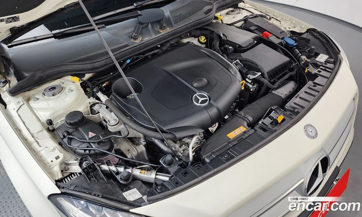Mercedes-Benz GLA GLA200 d, снимка 6 - Автомобили и джипове - 56122071