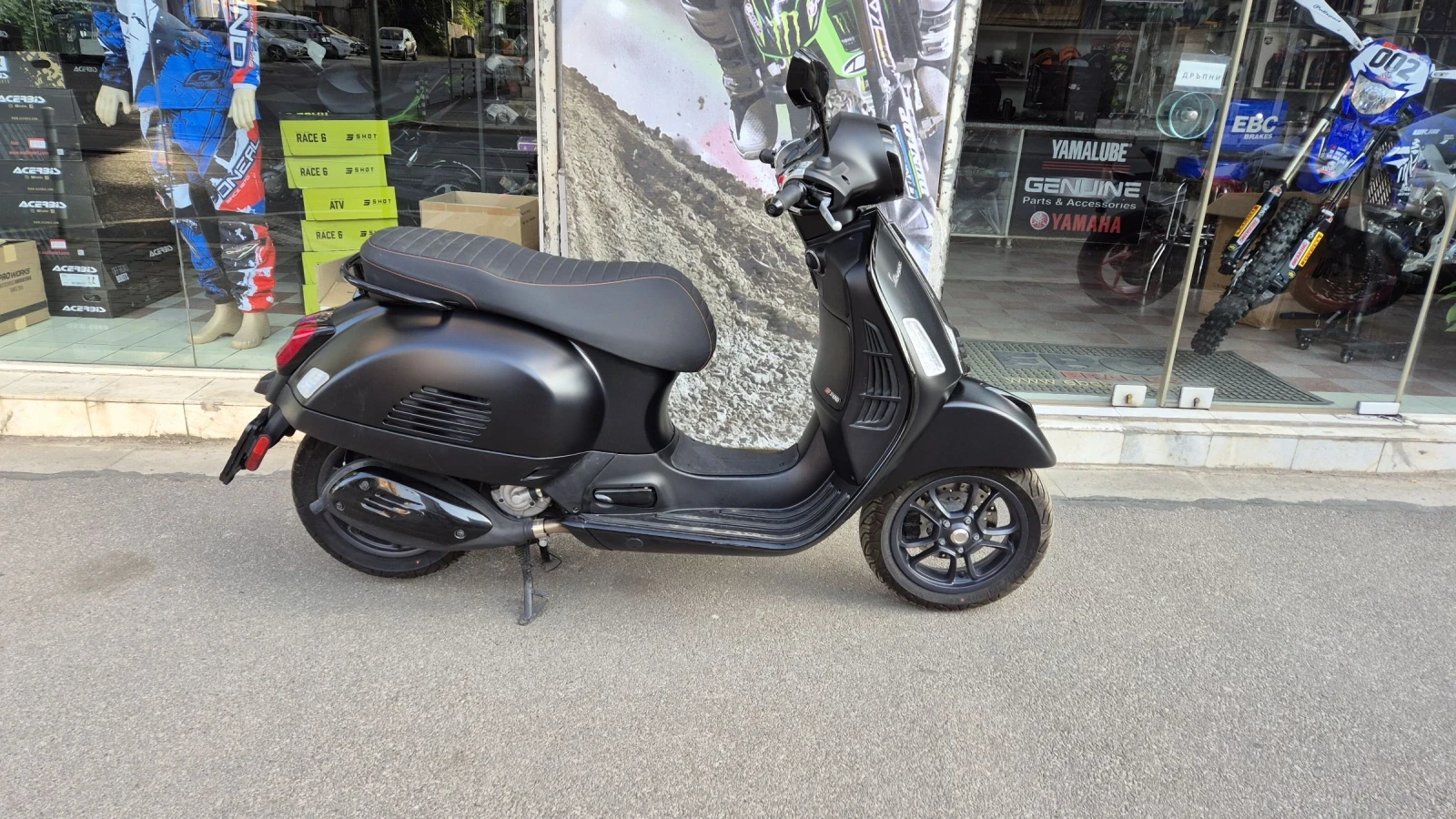 Vespa 300 BLACK EDITION, снимка 1