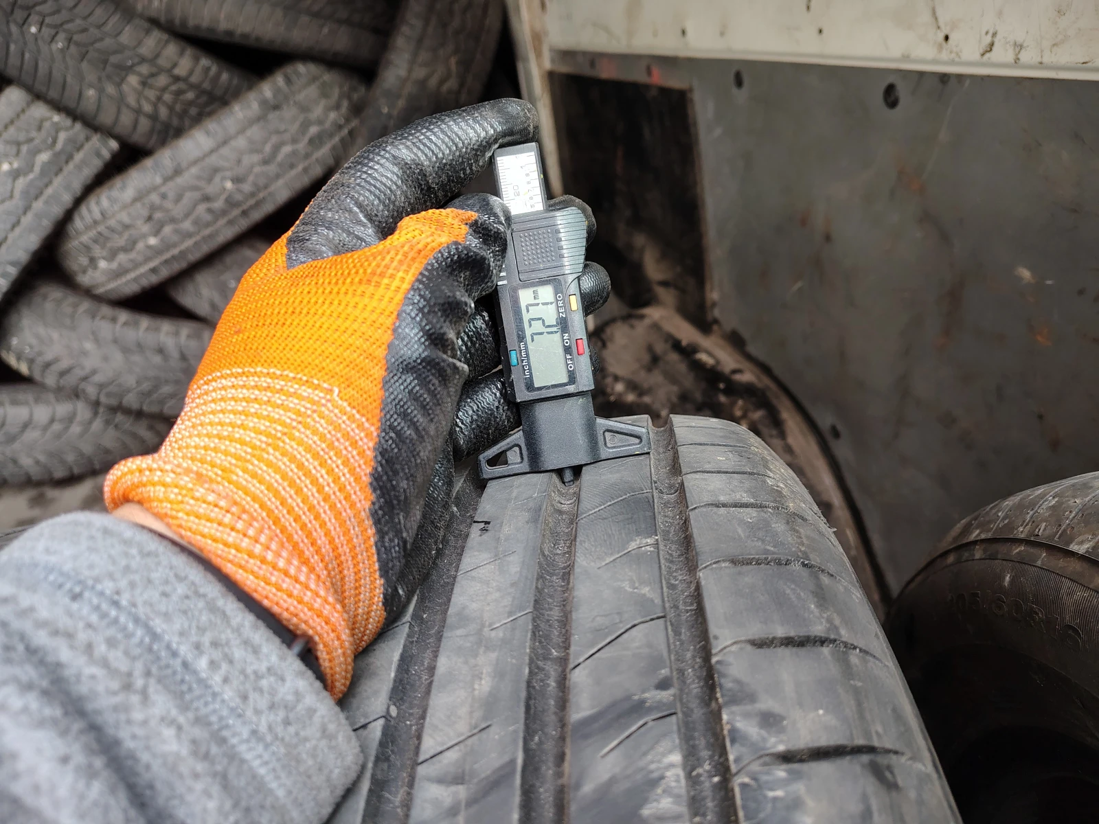 Гуми Летни 205/60R16, снимка 4 - Гуми и джанти - 53729858