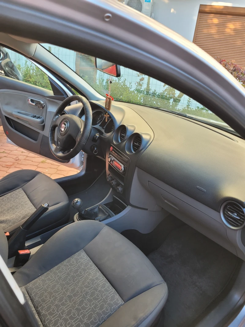 Seat Ibiza, снимка 11 - Автомобили и джипове - 47696021