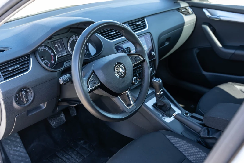 Skoda Octavia 1.6 TDI, снимка 11 - Автомобили и джипове - 51505634