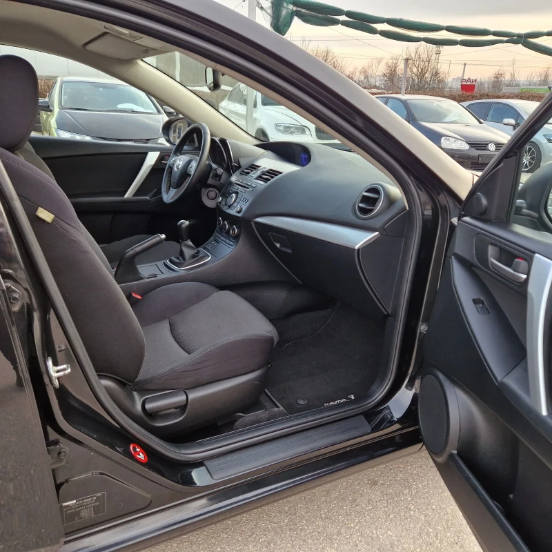 Mazda 3 2.0i ШВЕЙЦАРИЯ , снимка 11 - Автомобили и джипове - 49536186