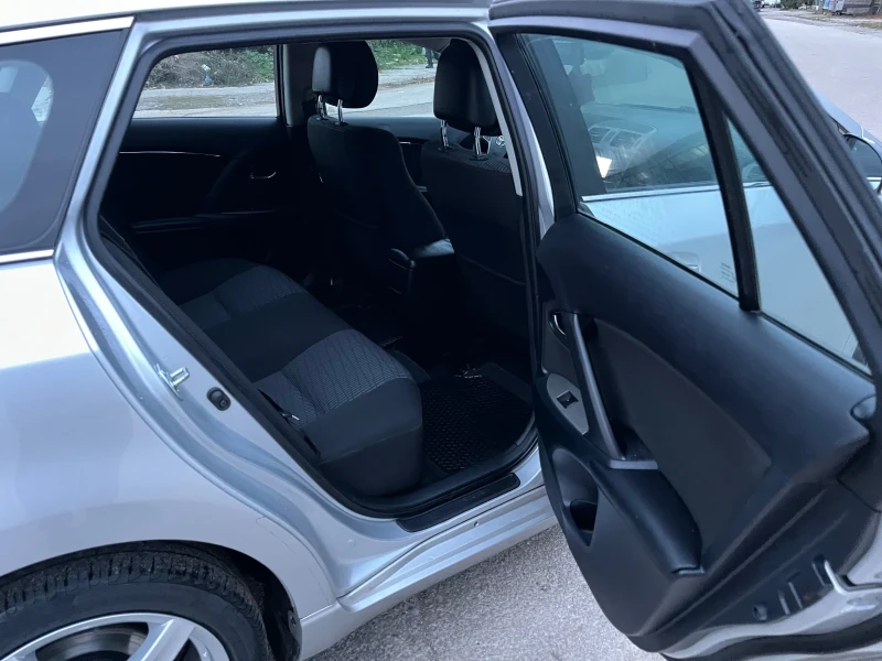Toyota Avensis 2.0 D4d 126кс Внос Германия, снимка 10 - Автомобили и джипове - 52554360