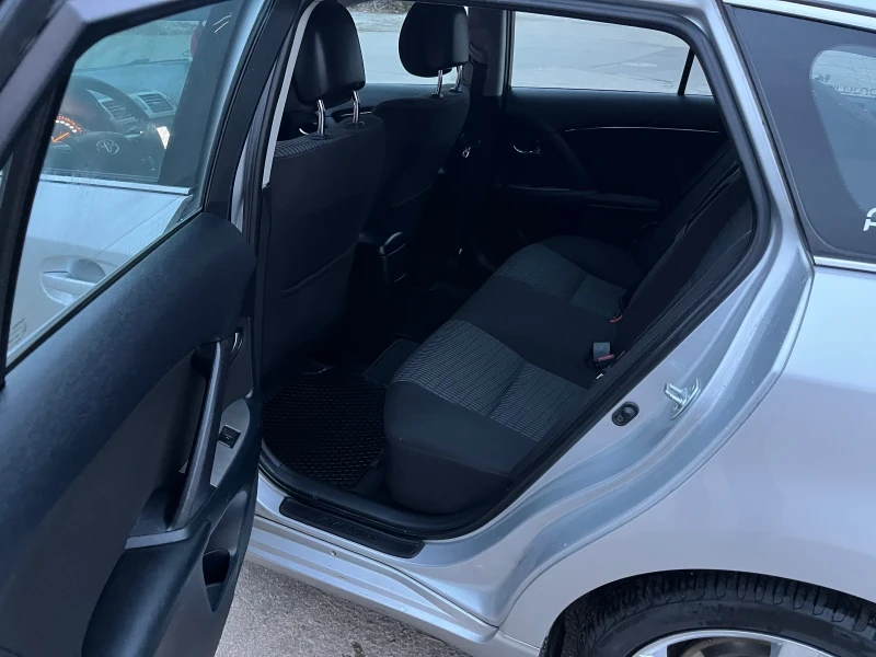 Toyota Avensis 2.0 D4d 126кс Внос Германия, снимка 9 - Автомобили и джипове - 52554360