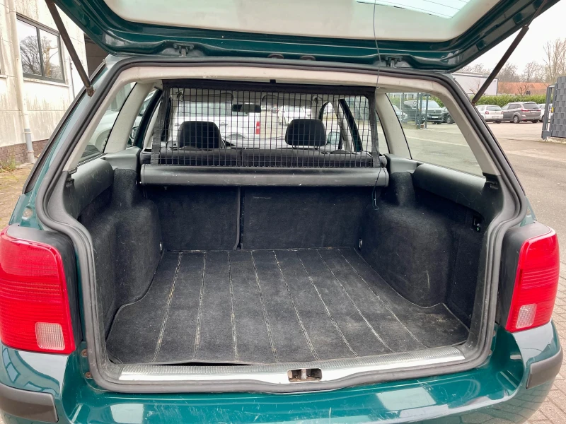 VW Passat 1.6 Benzin 102hp, снимка 8 - Автомобили и джипове - 53435091