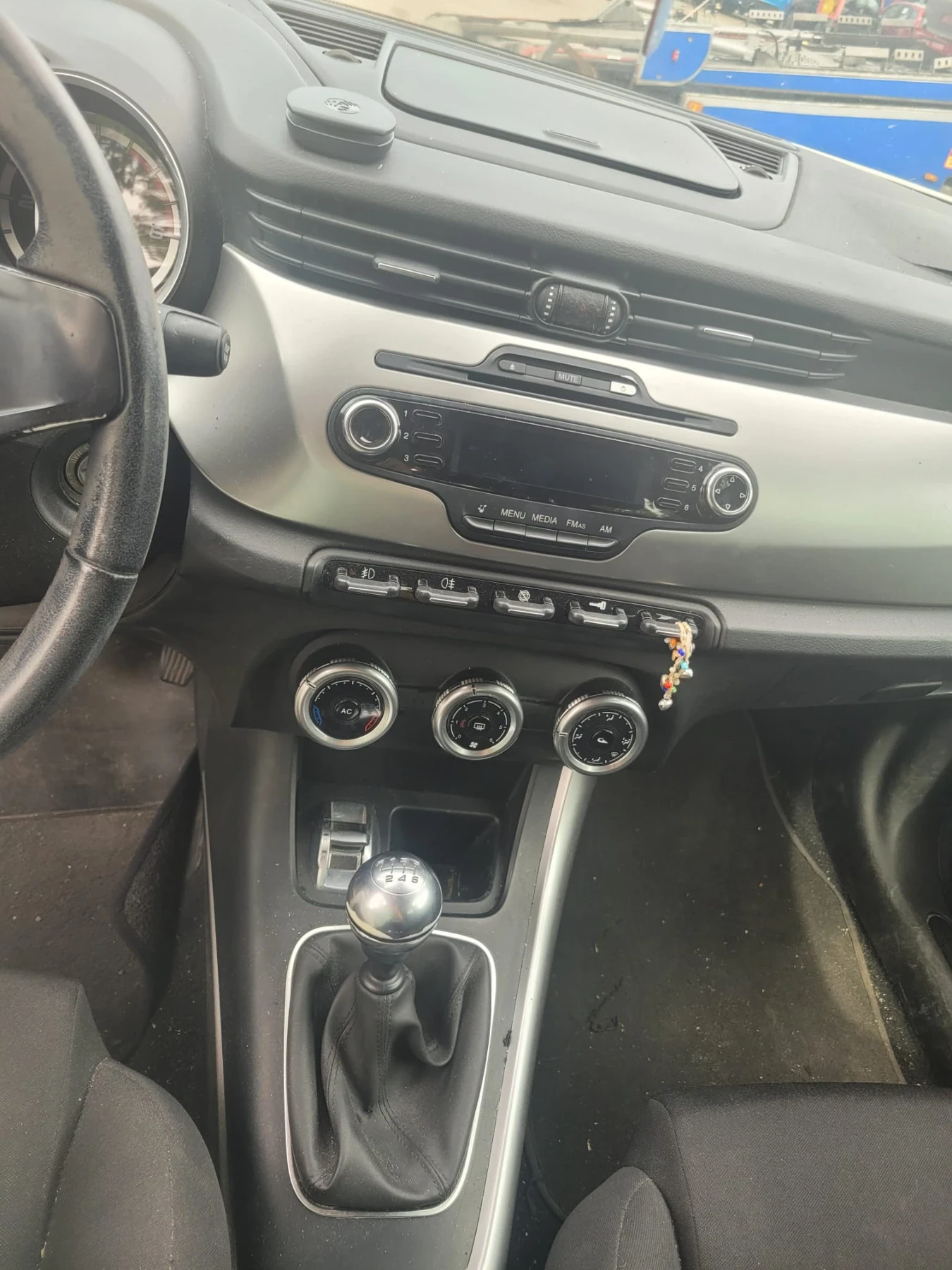 Alfa Romeo Giulietta 1.6 105 kc - изображение 9