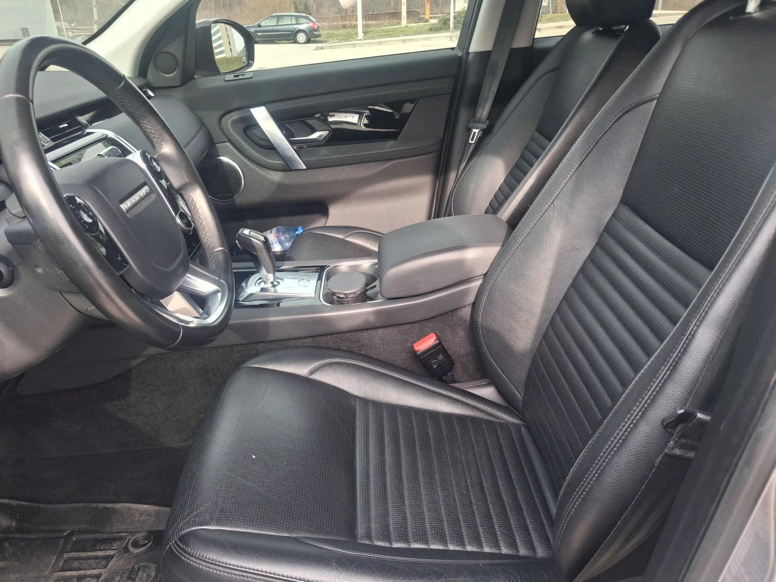 Land Rover Discovery Sport 2.0D-4?4-mhev, снимка 8 - Автомобили и джипове - 53817853