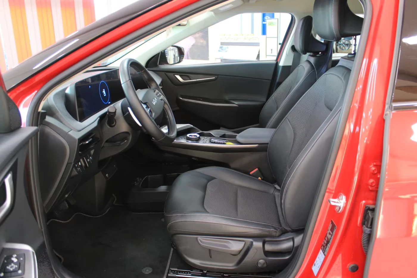 Kia EV6 ELECTRIC/170HP/ACC/LED/WINTER P./CAM/NAVI/174h, снимка 9 - Автомобили и джипове - 53976818