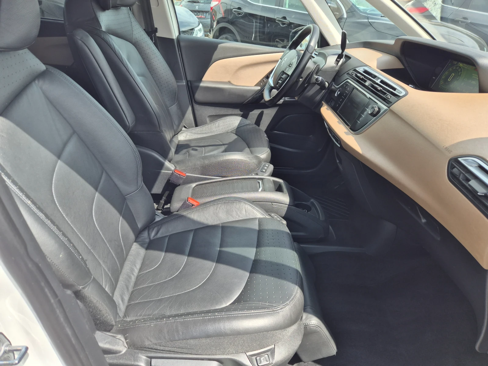 Citroen Grand C4 Picasso 1.6 HDI, снимка 9 - Автомобили и джипове - 54423240