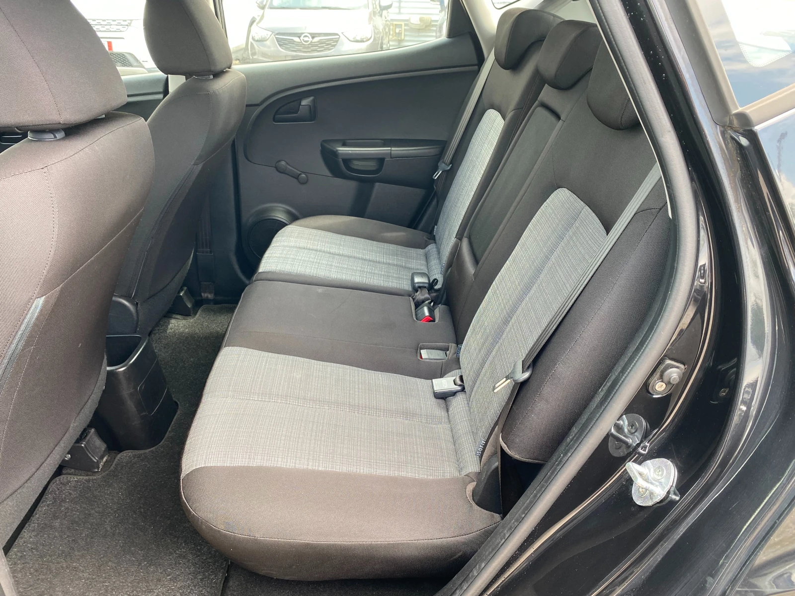 Kia Venga 1.4CRDi 2013г., снимка 8 - Автомобили и джипове - 55009436