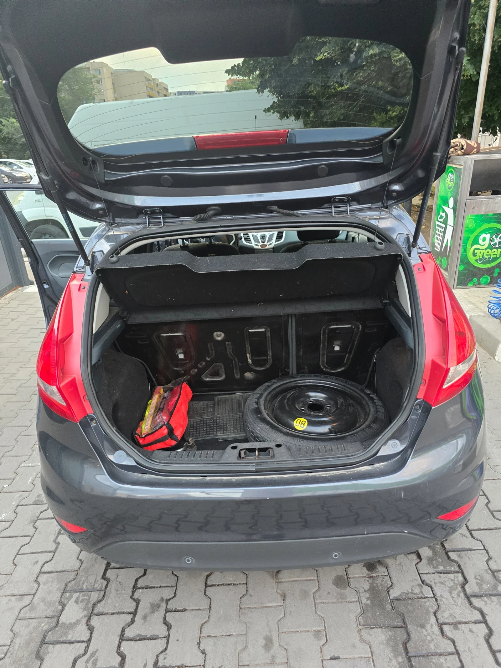 Ford Fiesta 1.4 Бензин/Газ, снимка 9 - Автомобили и джипове - 55344779