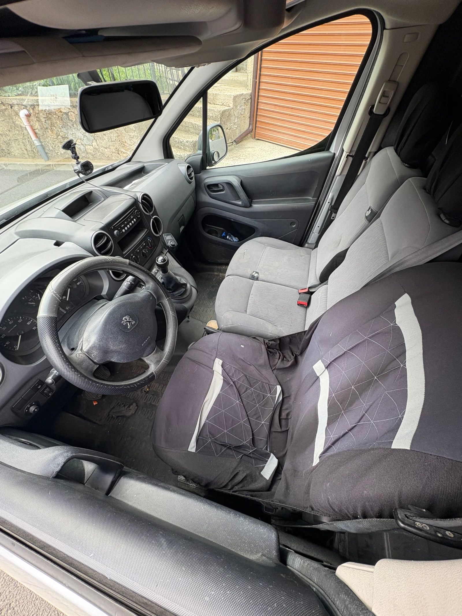 Peugeot Partner 1.6 HDI L2 Дълга база 3 места, снимка 6 - Автомобили и джипове - 55395247