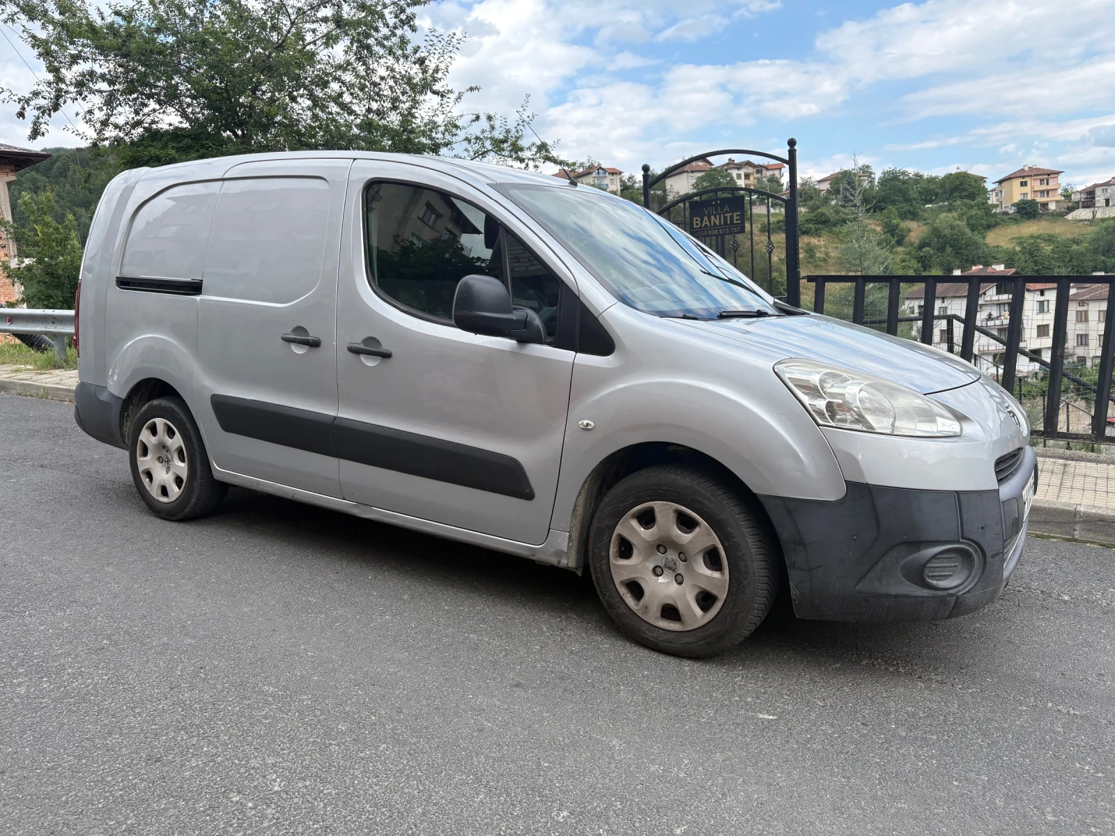 Peugeot Partner 1.6 HDI L2 Дълга база 3 места, снимка 2 - Автомобили и джипове - 55395247
