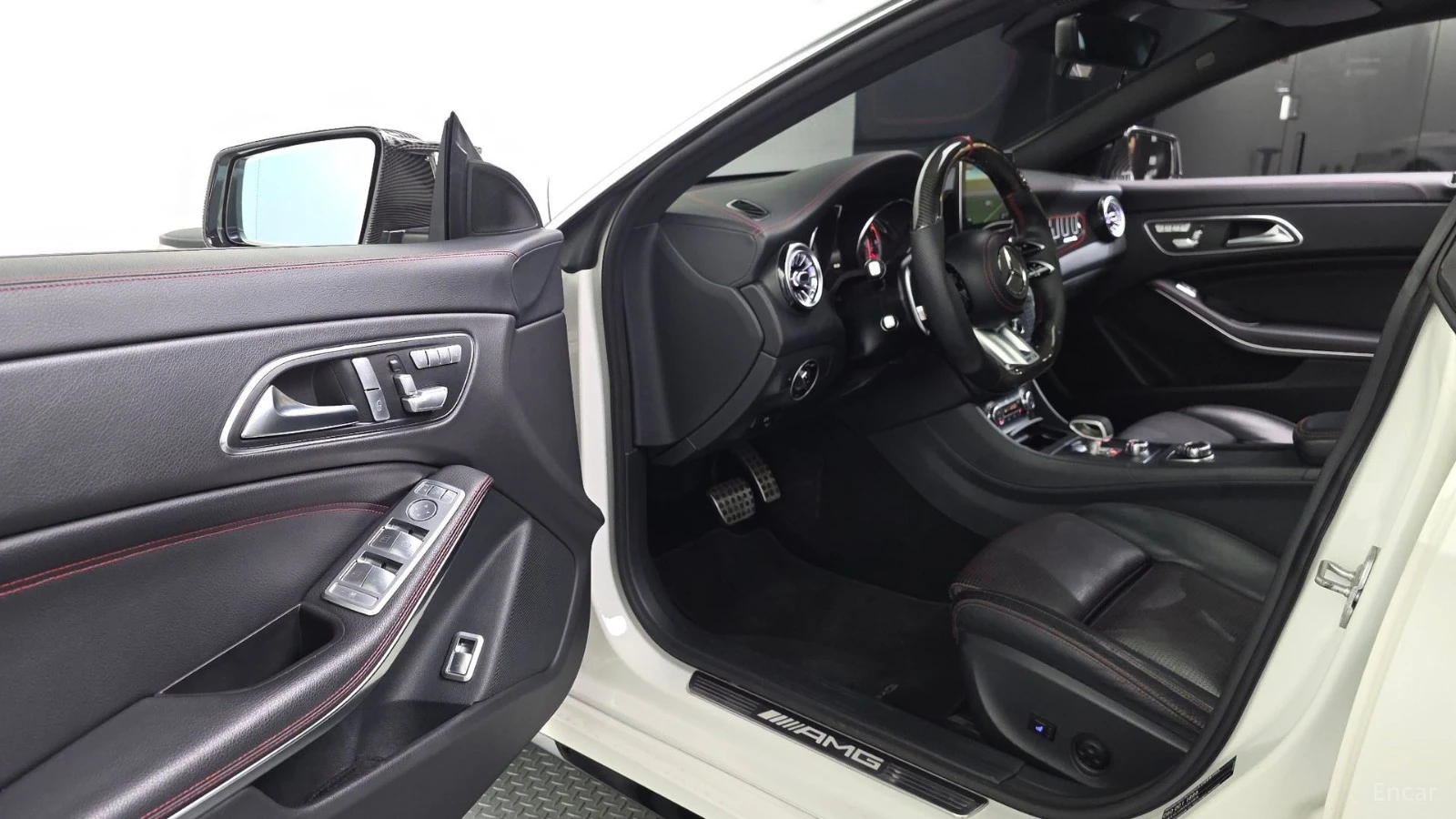 Mercedes-Benz CLA 45 AMG 4MATIC* AMBIENT* ПОДГРЕВ* ОБДУХВАНЕ* КАМЕРА* , снимка 8 - Автомобили и джипове - 55623292