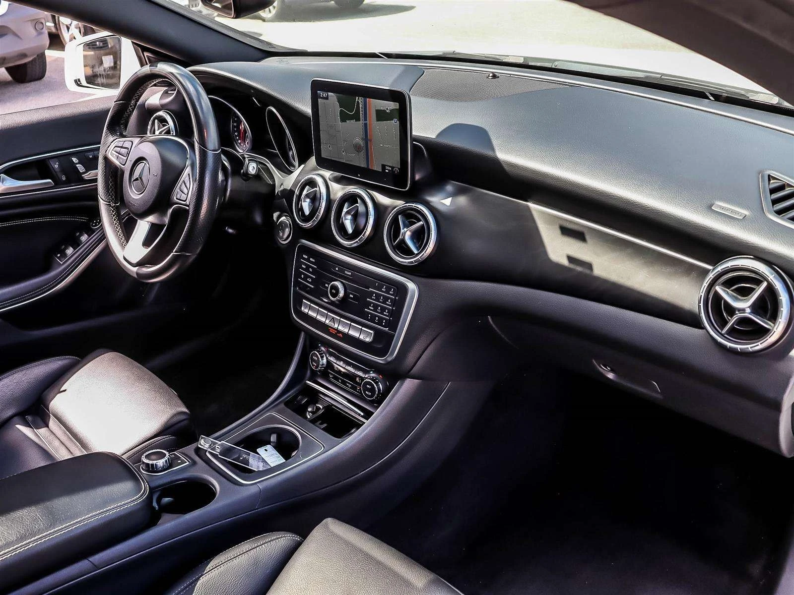 Mercedes-Benz CLA 250 PANO| ПОДГРЕВИ| ПАМЕТ| ФИКС ЦЕНА ДО БГ| , снимка 14 - Автомобили и джипове - 55849329
