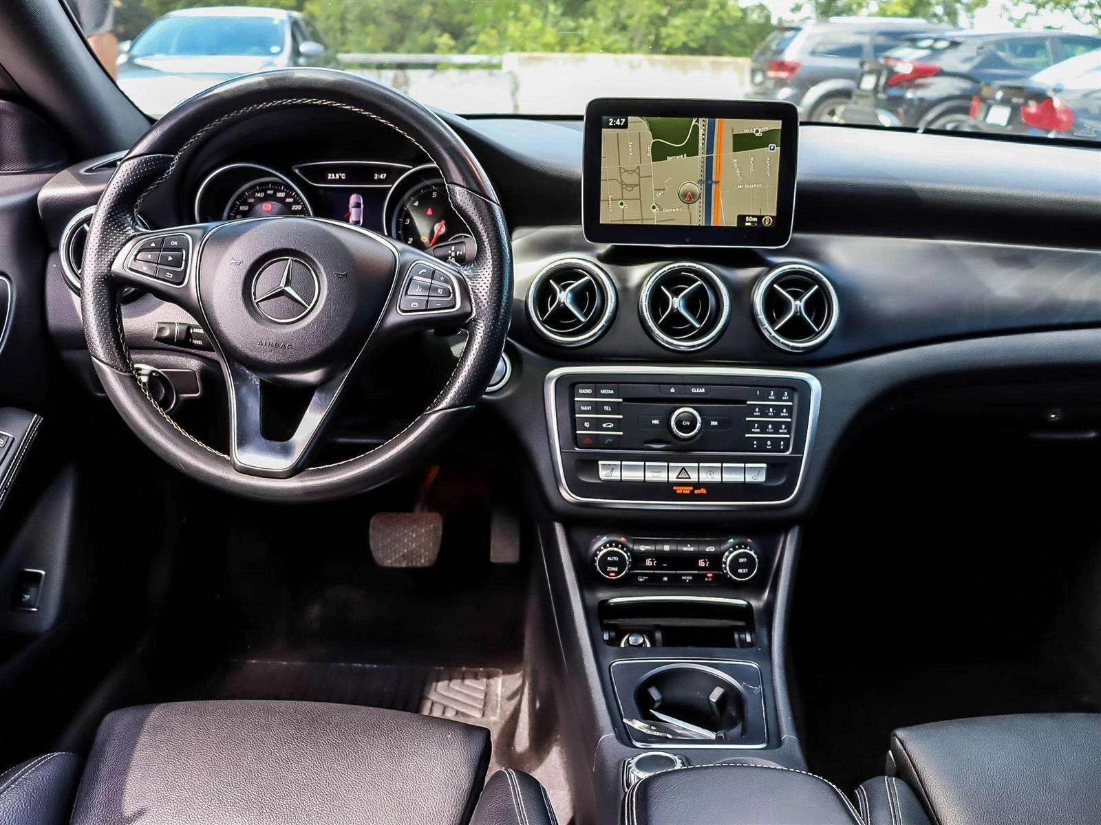 Mercedes-Benz CLA 250 PANO| ПОДГРЕВИ| ПАМЕТ| ФИКС ЦЕНА ДО БГ| , снимка 9 - Автомобили и джипове - 55849329
