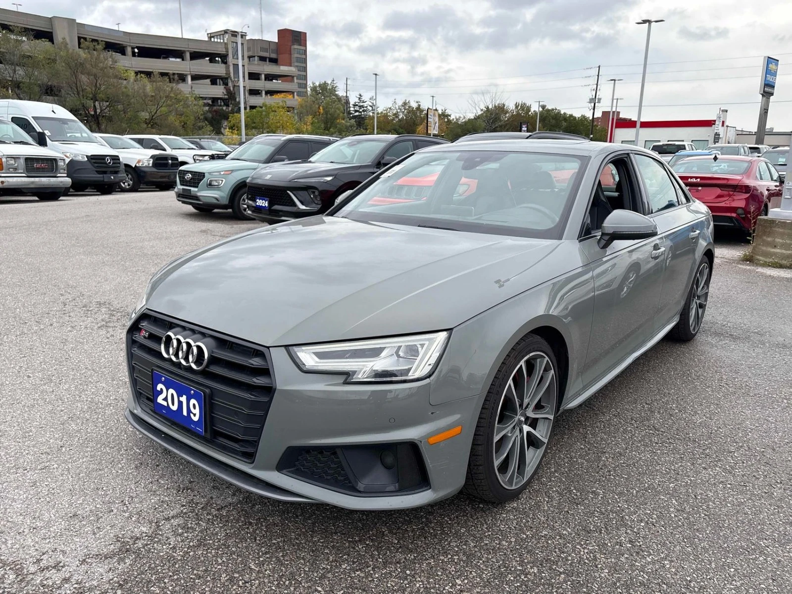 Audi S4 * АвтоКредит (ЦЕНА ДО БГ)