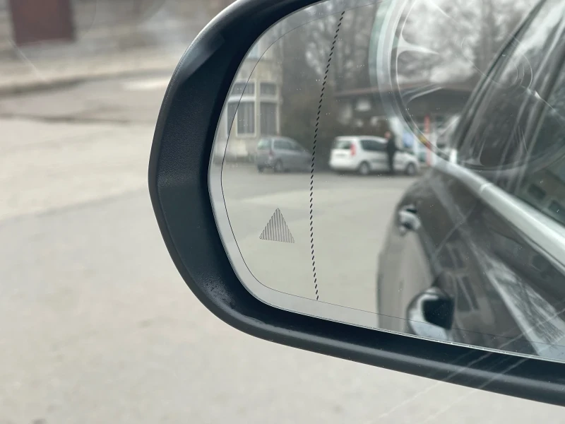 Mercedes-Benz GLB 200 D, снимка 8 - Автомобили и джипове - 52788558