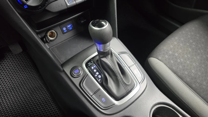 Hyundai Kona 1.6 CRDI / Автоматик / Пълна сервизна история !!!, снимка 13 - Автомобили и джипове - 53466228